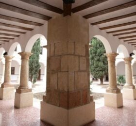 Acondicionado el claustro del Convento del Carmen ante la celebración de la VII Bienal Internacional de Acuarela