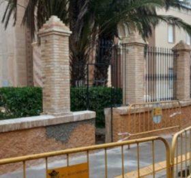 La concejalia de obras colabora con la parroquia de San Francisco tras los daños del temporal de viento