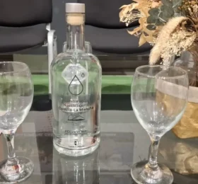 La hostelería de Caudete ya cuenta con sus botellas reutilizables para servir agua de forma más sostenible