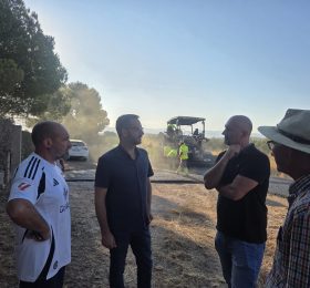 El asfaltado del Camino del Cabezo y el proyecto «Caminos que Unen» supera los 13.600 m² de caminos asfaltados, en menos de un año